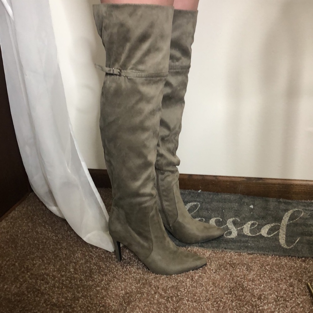 Chinese laundry grey knee high pointed pumps size 8.5